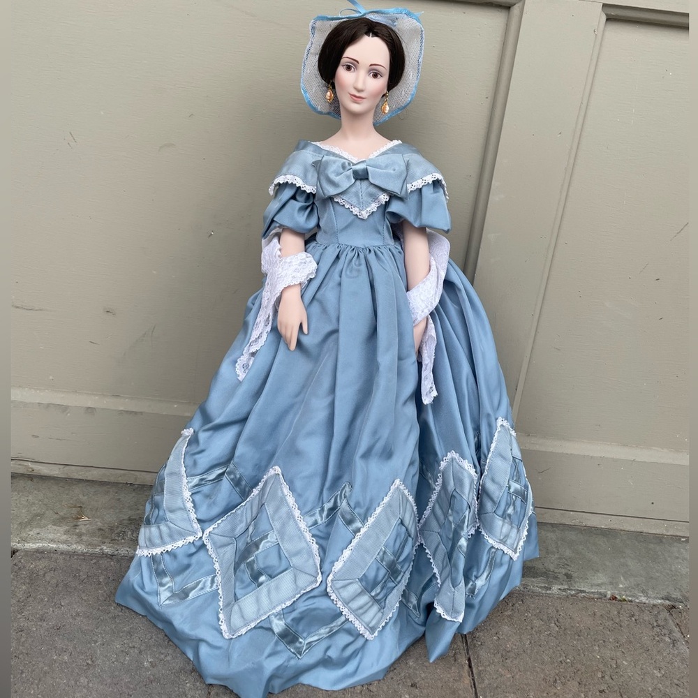 Gone With The Wind Melanie 18” porcelain doll